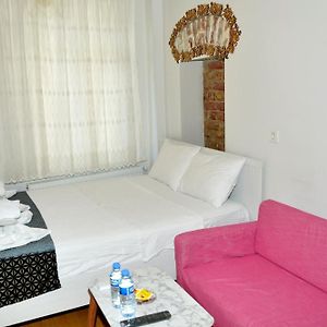 Deluxe Studio